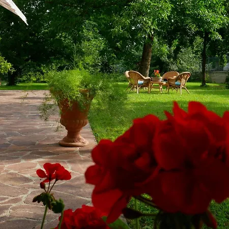 Bed & Breakfast Il Giardino Della Quercia Lungavilla