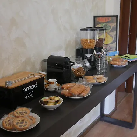 Bed & Breakfast Il Giardino Della Quercia Lungavilla